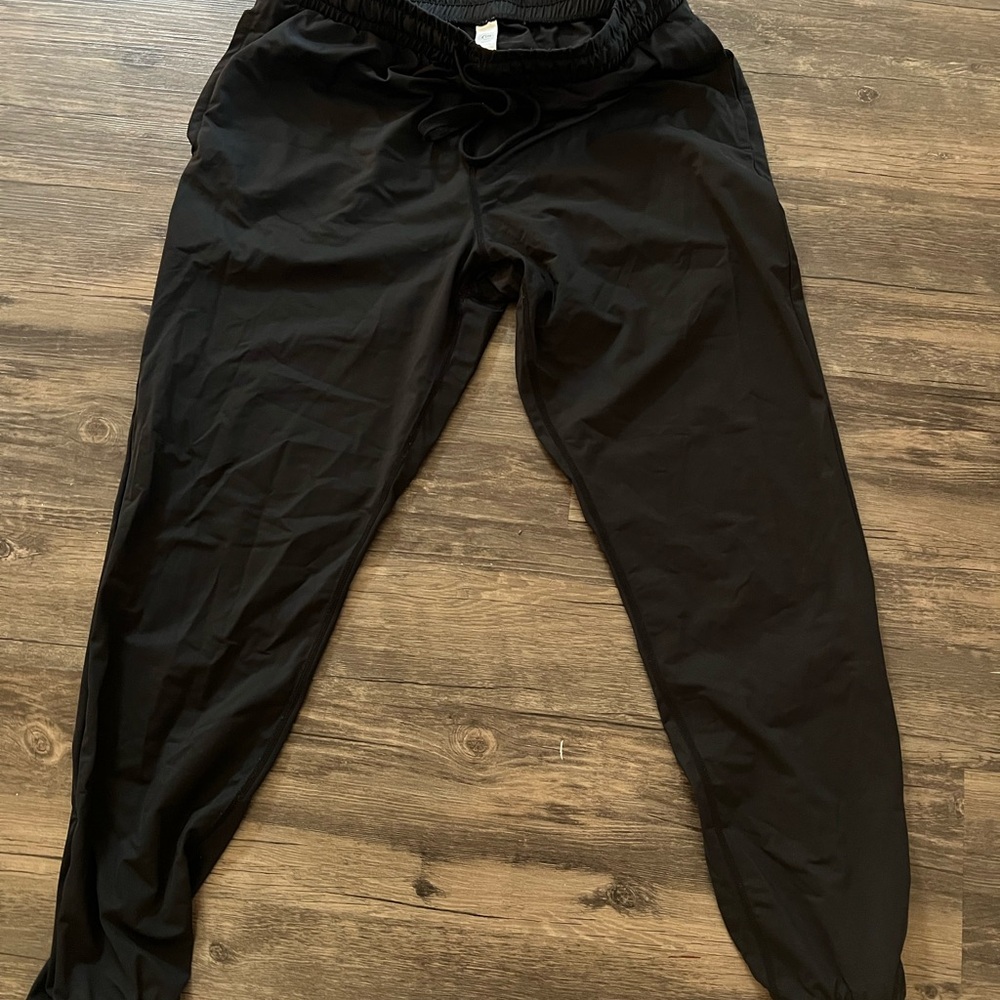 EUC Zyia Everywhere Zipper Jogger Medium